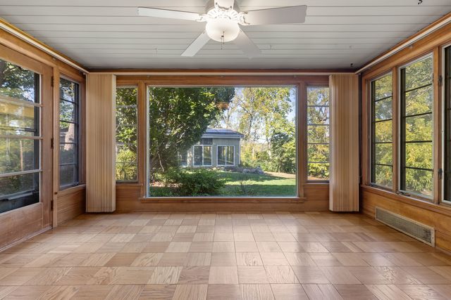 2020 GLENVIEW Road, Rockford, IL 61107