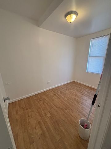 8826 S Exchange Avenue 2, Chicago, IL 60617