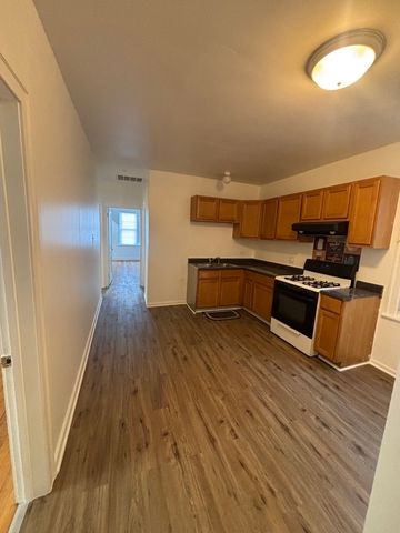 8826 S Exchange Avenue 2, Chicago, IL 60617