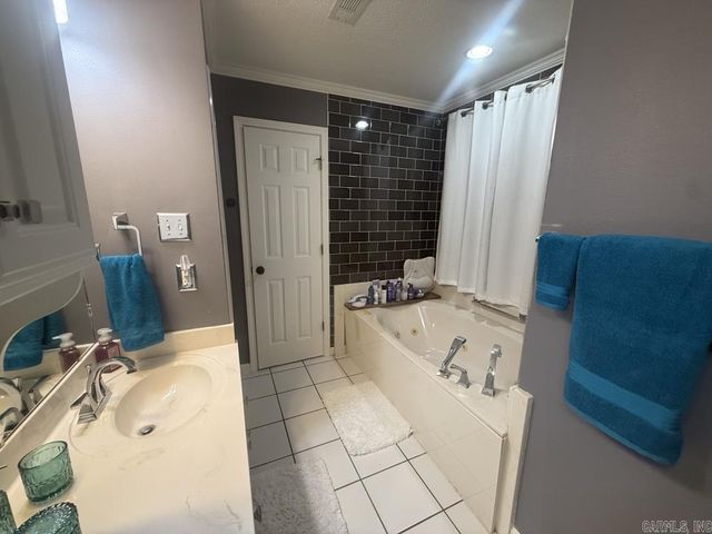 707 Indian Bay Dr, Sherwood, AR 72120