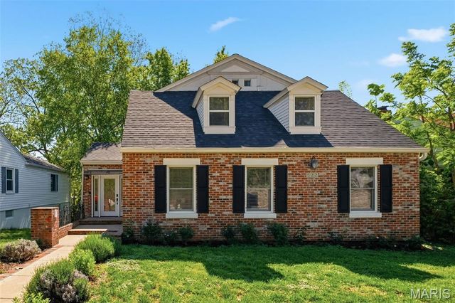 522 S 2nd Street, St Charles, MO 63301