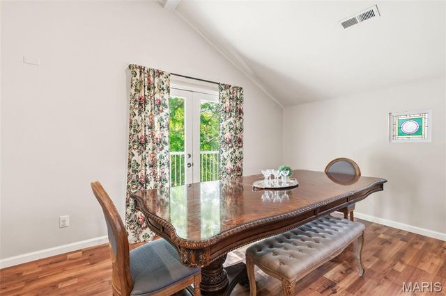 522 S 2nd Street, St Charles, MO 63301