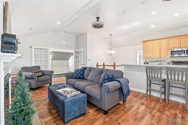 522 S 2nd Street, St Charles, MO 63301