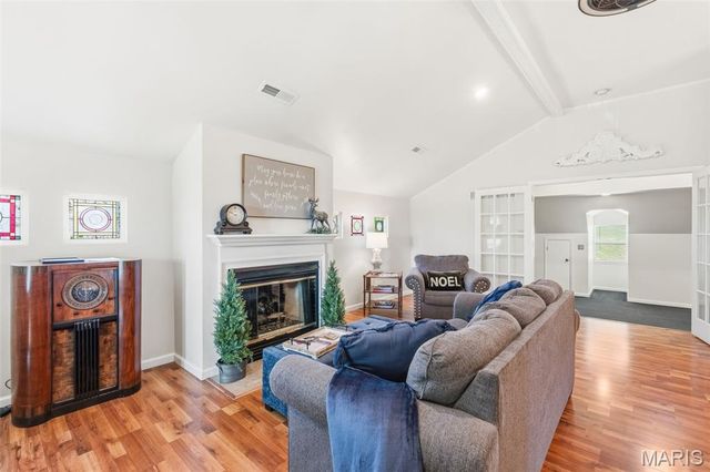 522 S 2nd Street, St Charles, MO 63301
