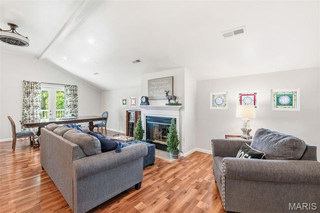522 S 2nd Street, St Charles, MO 63301