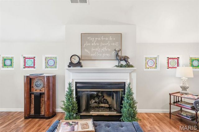 522 S 2nd Street, St Charles, MO 63301