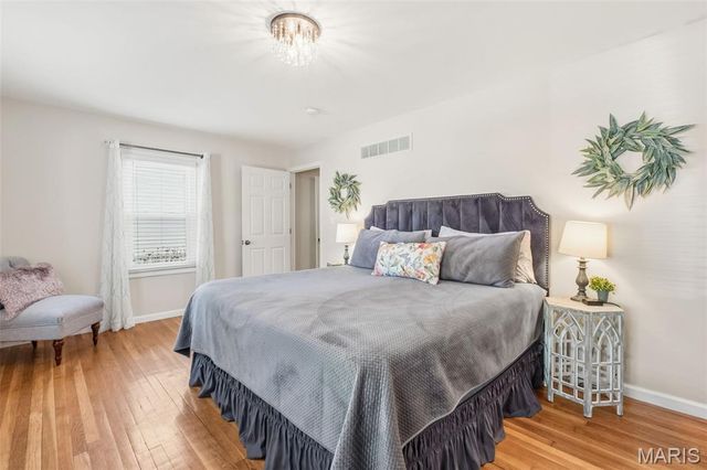 522 S 2nd Street, St Charles, MO 63301