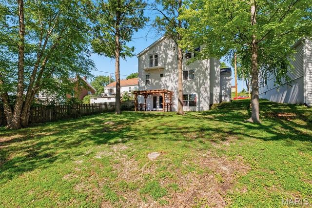 522 S 2nd Street, St Charles, MO 63301