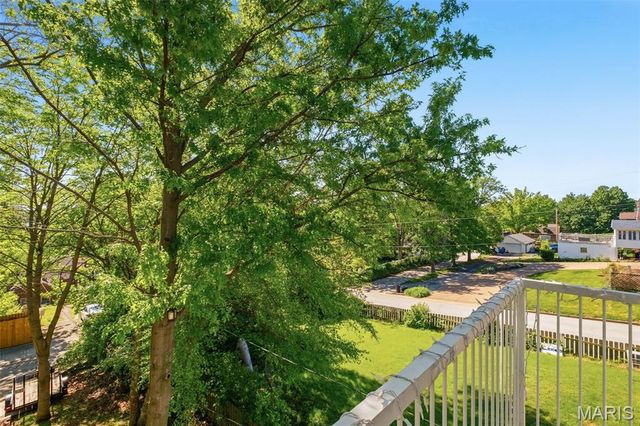 522 S 2nd Street, St Charles, MO 63301