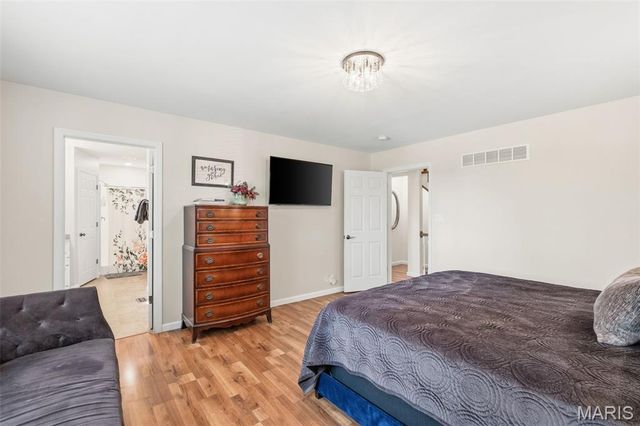 522 S 2nd Street, St Charles, MO 63301