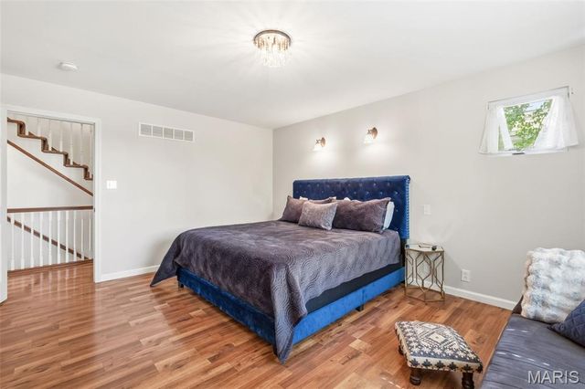 522 S 2nd Street, St Charles, MO 63301