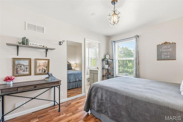 522 S 2nd Street, St Charles, MO 63301