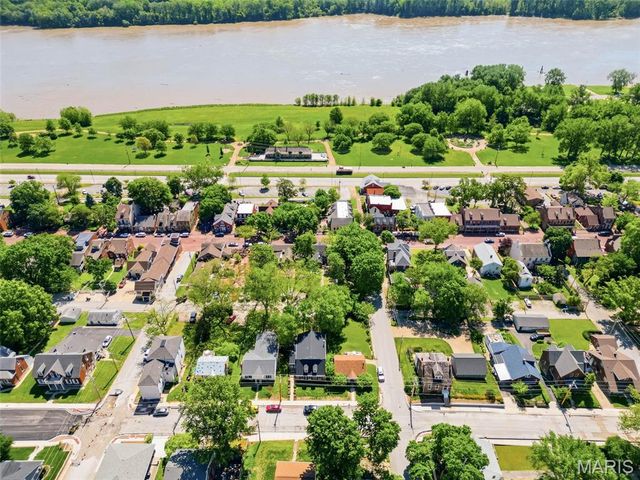 522 S 2nd Street, St Charles, MO 63301