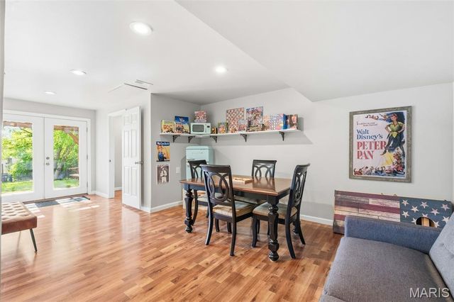 522 S 2nd Street, St Charles, MO 63301