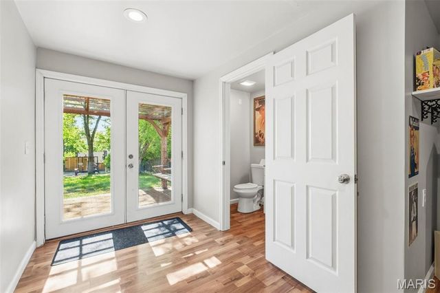 522 S 2nd Street, St Charles, MO 63301