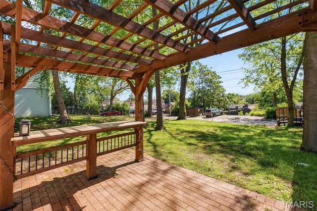 522 S 2nd Street, St Charles, MO 63301
