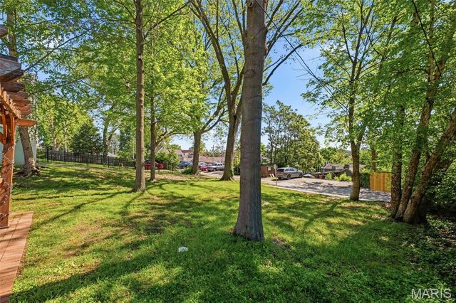 522 S 2nd Street, St Charles, MO 63301