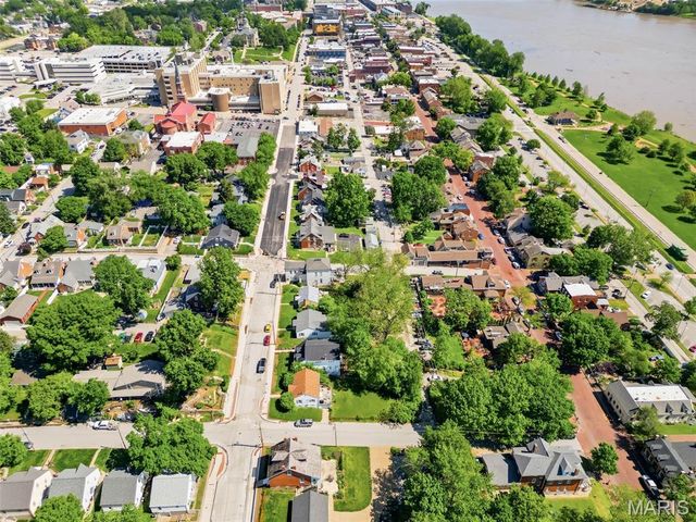 522 S 2nd Street, St Charles, MO 63301