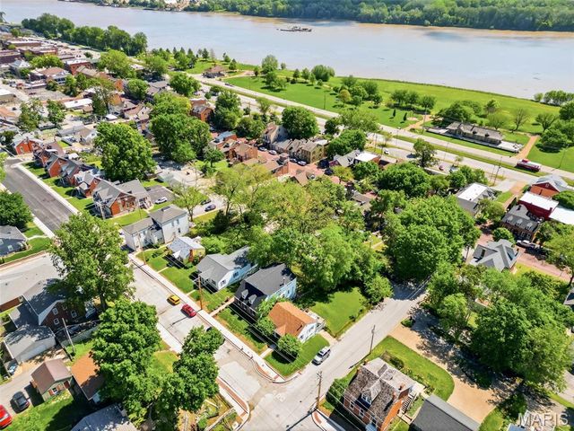 522 S 2nd Street, St Charles, MO 63301
