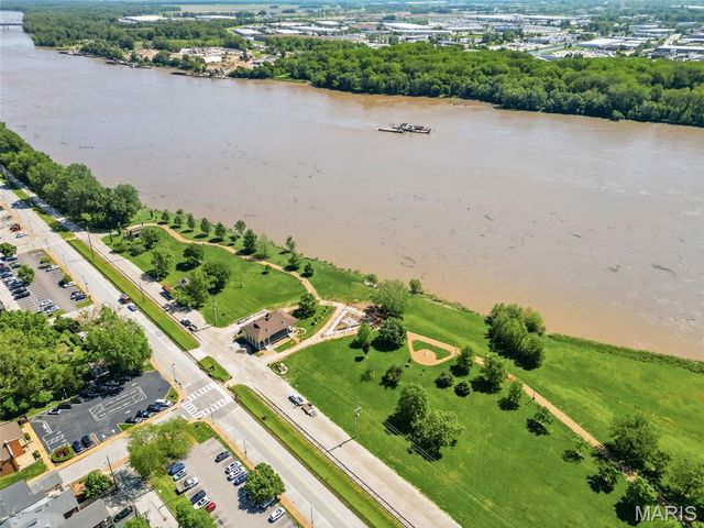 522 S 2nd Street, St Charles, MO 63301