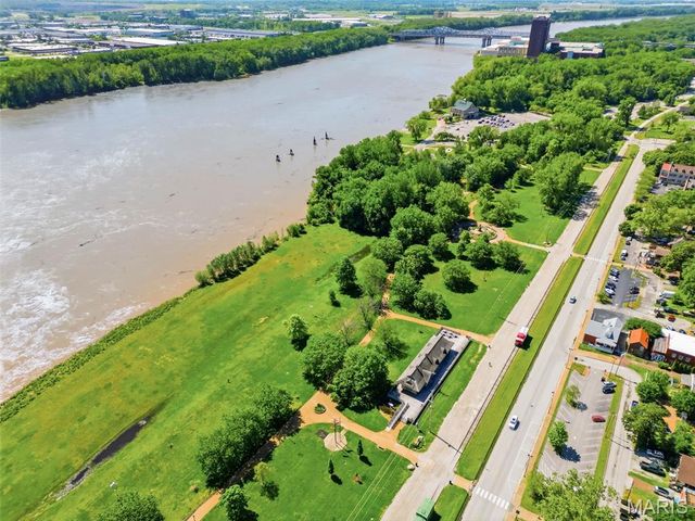 522 S 2nd Street, St Charles, MO 63301