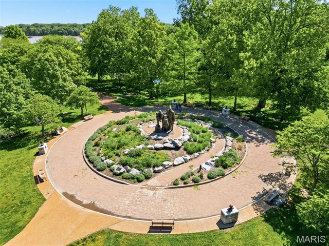 522 S 2nd Street, St Charles, MO 63301