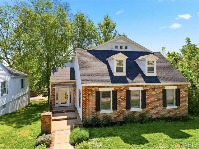 522 S 2nd Street, St Charles, MO 63301