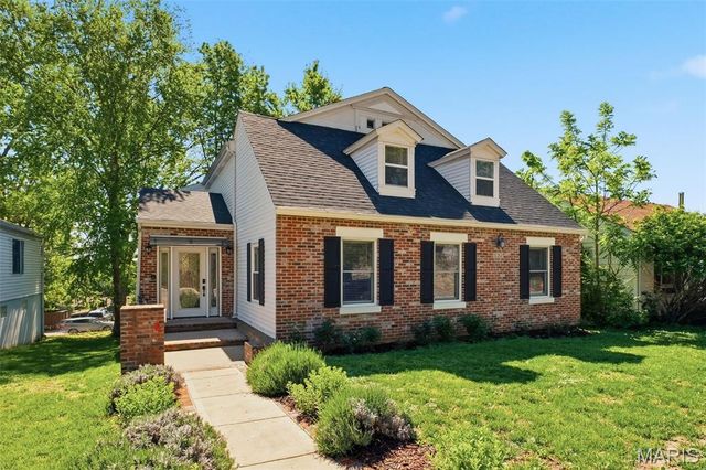 522 S 2nd Street, St Charles, MO 63301