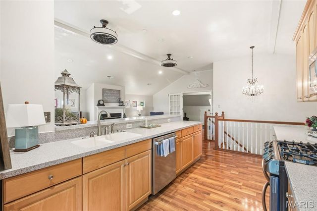 522 S 2nd Street, St Charles, MO 63301