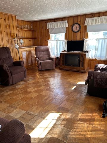 1386 Pleasant Street, Athol, MA 01331