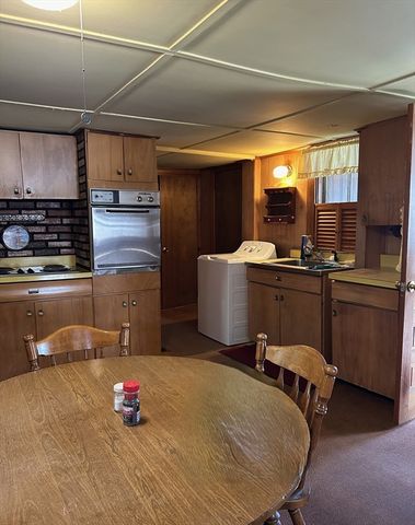 1386 Pleasant Street, Athol, MA 01331