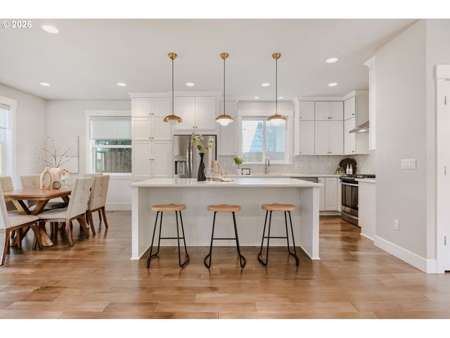 5605 Se STEELE St, Portland, OR 97206