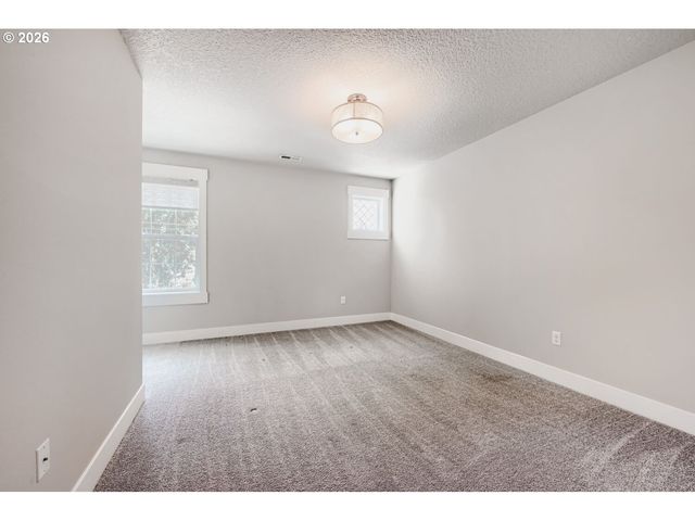 5605 Se STEELE St, Portland, OR 97206