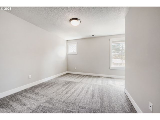 5605 Se STEELE St, Portland, OR 97206