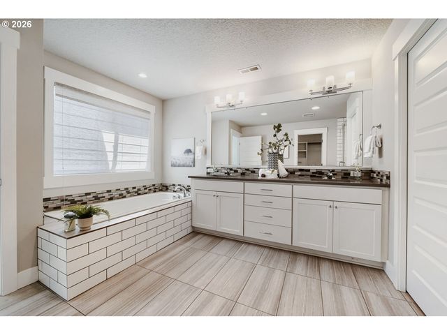 5605 Se STEELE St, Portland, OR 97206