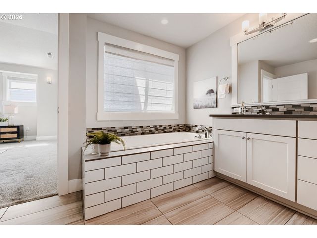 5605 Se STEELE St, Portland, OR 97206