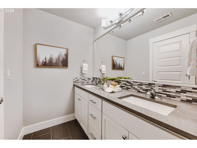 5605 Se STEELE St, Portland, OR 97206