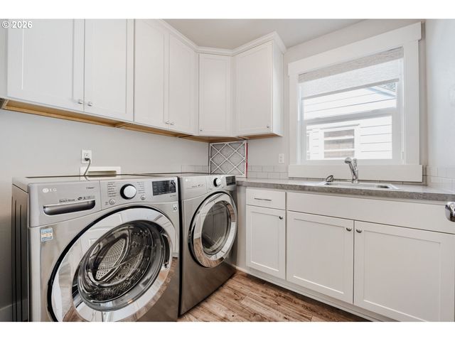 5605 Se STEELE St, Portland, OR 97206