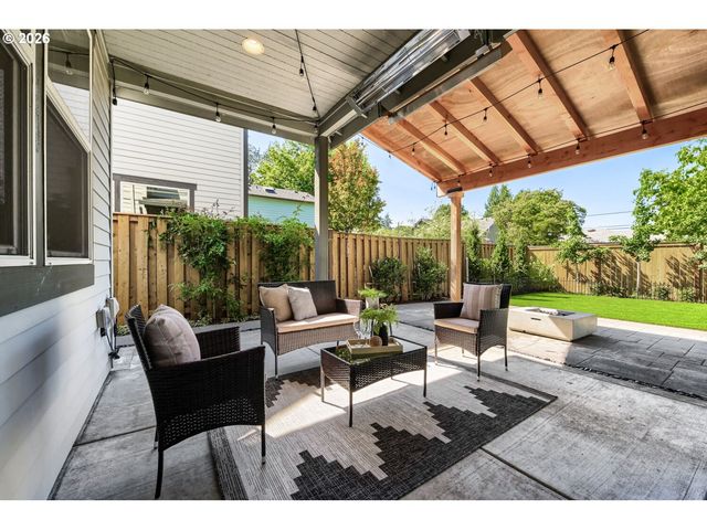 5605 Se STEELE St, Portland, OR 97206