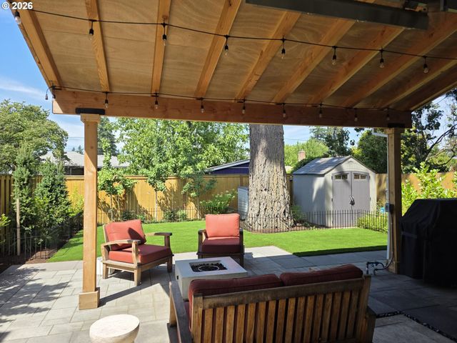5605 Se STEELE St, Portland, OR 97206