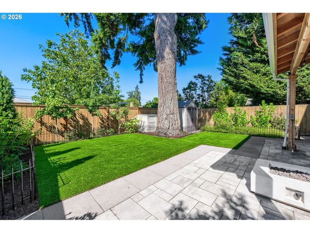 5605 Se STEELE St, Portland, OR 97206
