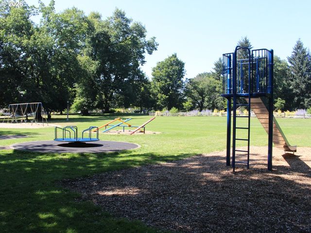 5605 Se STEELE St, Portland, OR 97206