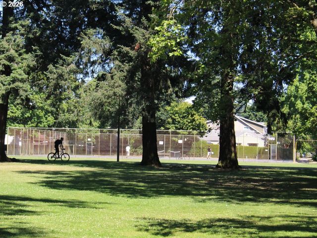 5605 Se STEELE St, Portland, OR 97206