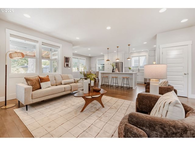 5605 Se STEELE St, Portland, OR 97206