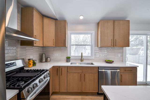 5740 Ridgewood Drive, Western Springs, IL 60558