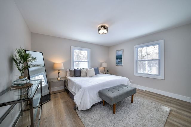 5740 Ridgewood Drive, Western Springs, IL 60558