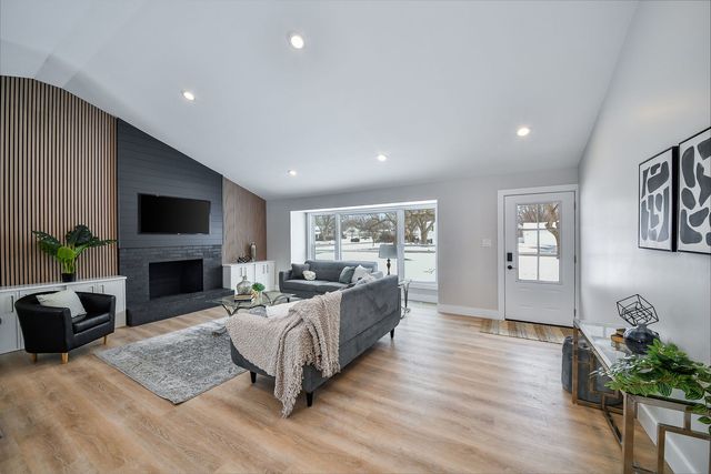 5740 Ridgewood Drive, Western Springs, IL 60558