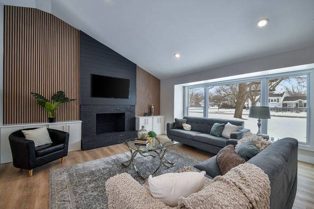 5740 Ridgewood Drive, Western Springs, IL 60558