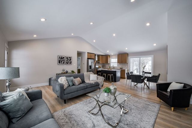 5740 Ridgewood Drive, Western Springs, IL 60558