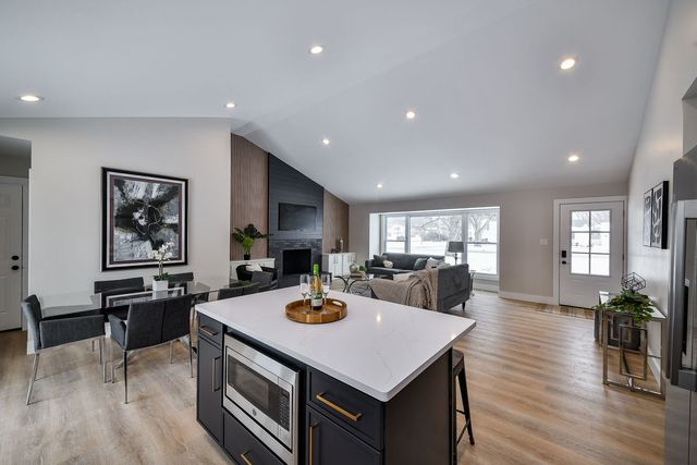 5740 Ridgewood Drive, Western Springs, IL 60558